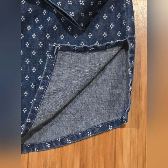 NWOT D&CO Patterned Button-Up Jean Shirt - Picture 6 of 8